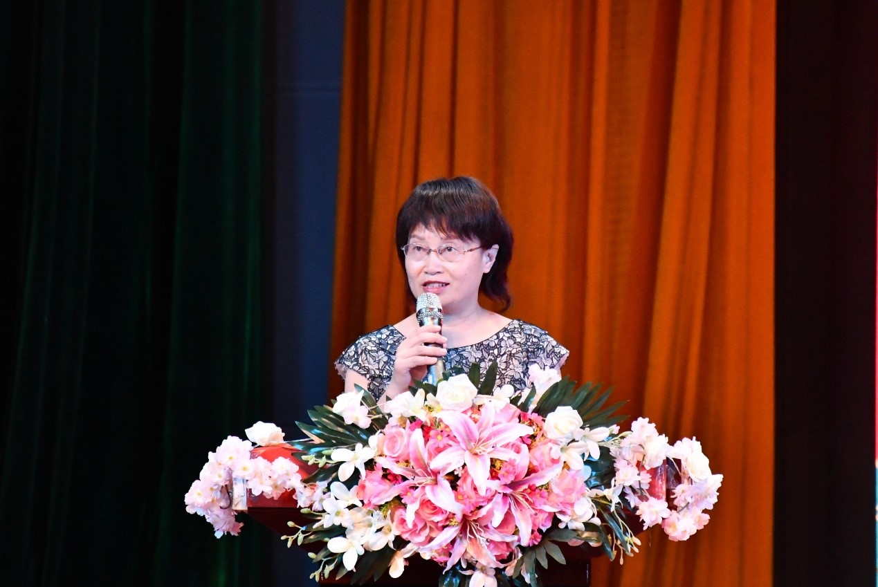 曹一瑜老师致辞